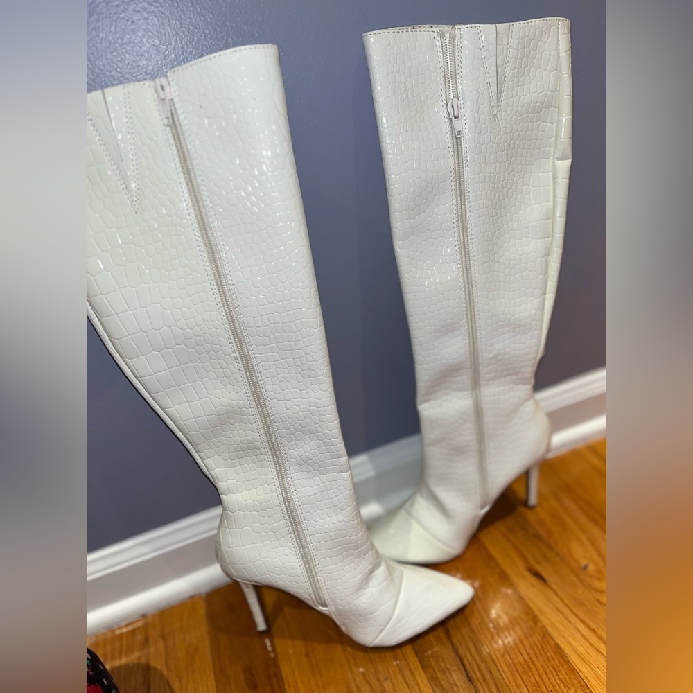 White snake texture I.n.c little under the knee high boots